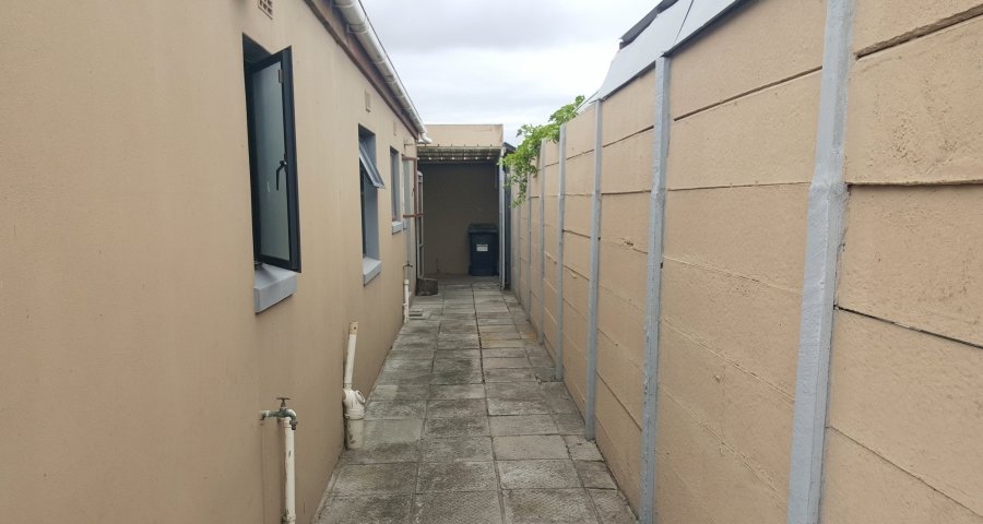 To Let 1 Bedroom Property for Rent in Wetton Western Cape